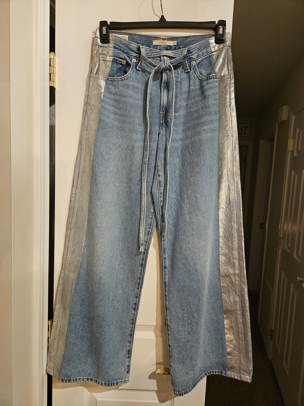 CUSTOM Upcycled Levi's Hand Painted Metallic Silver High Straight Jeans 26 - Picture 9 of 11